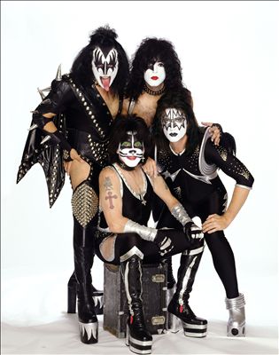 Kiss lyrics | LyricsMode.com